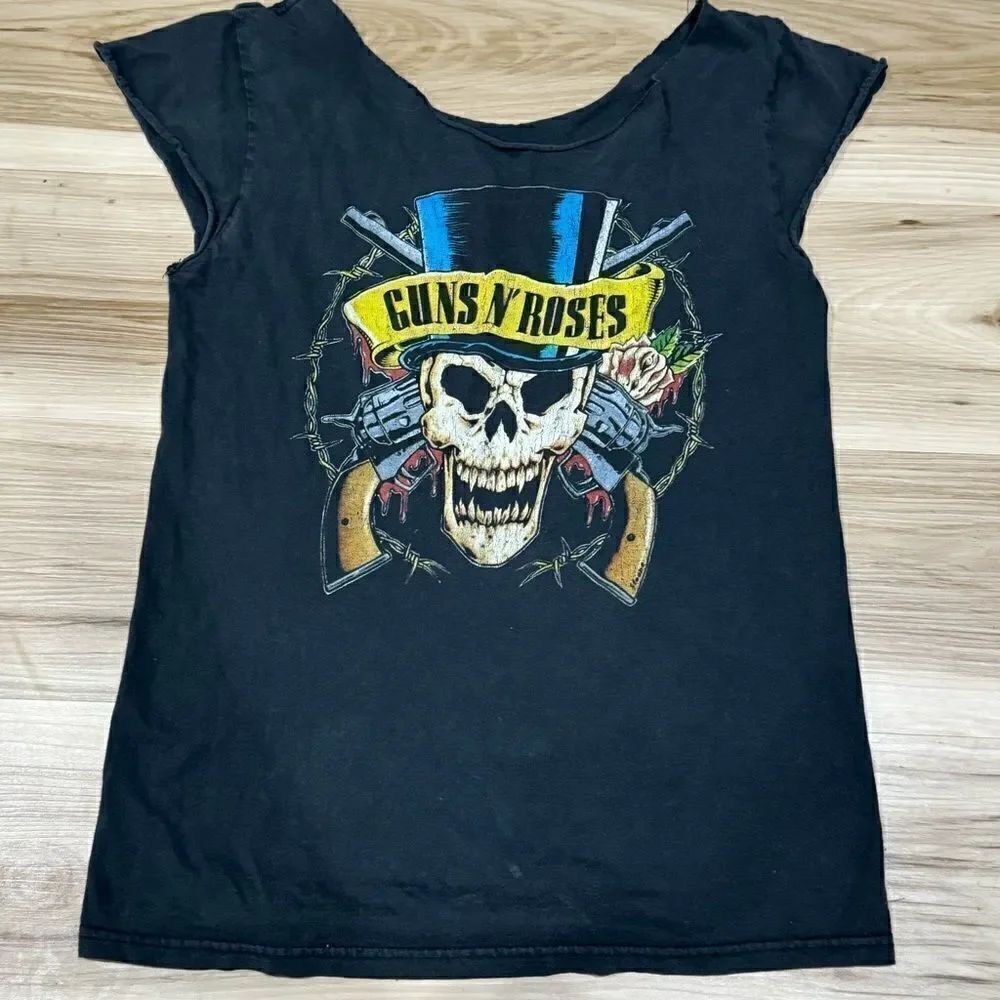 Guns and Roses Cutoff Graphic Short Sleeve Tee Shirt Women’s Medium